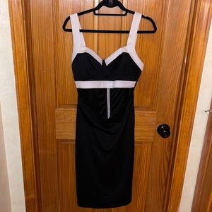 Bebe cut out midi body on dress in black and white. Size M- gently used.